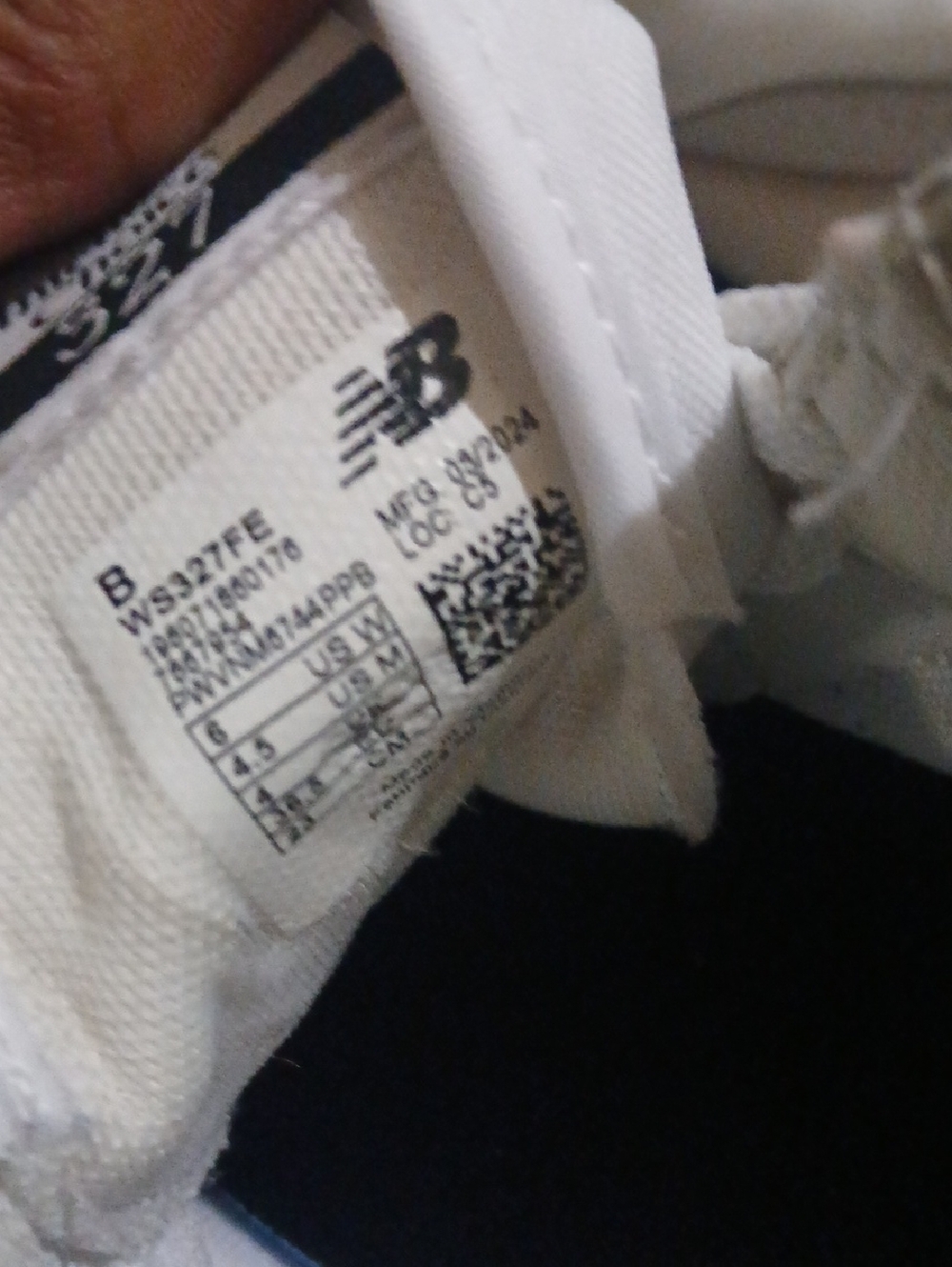 NWOT NEW BALANCE 327 - Picture 5 of 7